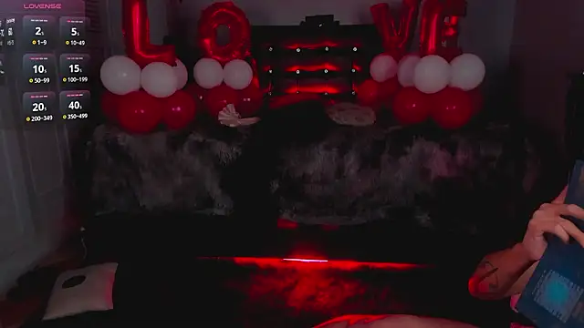 Snapshot of Draculairis chatting on 02.14.26 Draculairis online show from 02.14.26