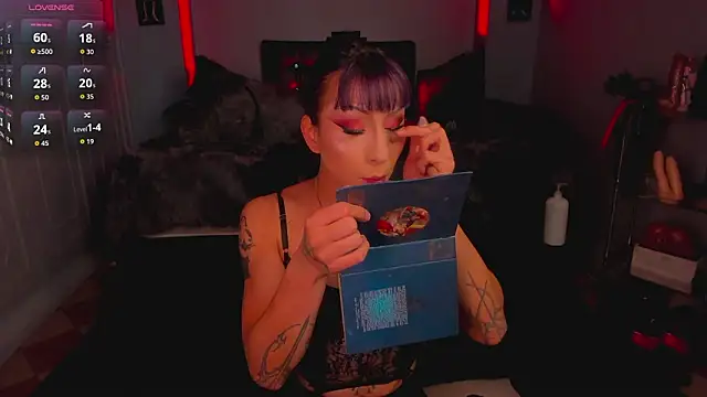 Snapshot of Draculairis chatting on 02.19.26 Draculairis online show from 02.19.26