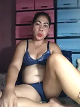 Snapshot of sexybitch_02 chatting on 04.29.26 sexybitch 02 online show from 04.29.26