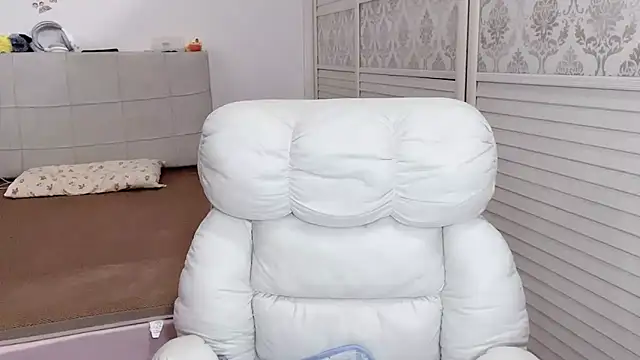 Holiland online show from 10.13.25