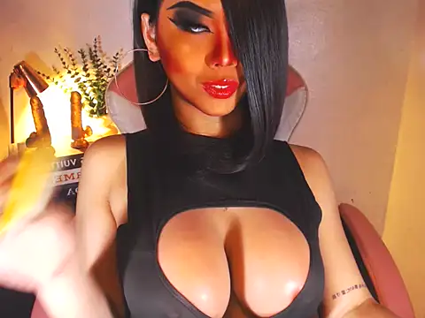 Snapshot of KarlaFrost chatting on 10.11.25 KarlaFrost online show from 10.11.25