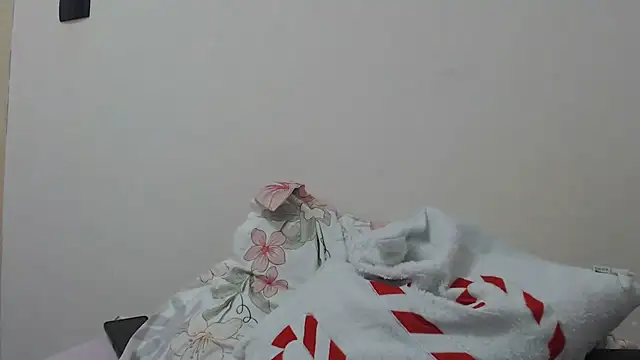 Snapshot of Maryem637048 chatting on 05.22.26 Maryem637048 online show from 05.22.26