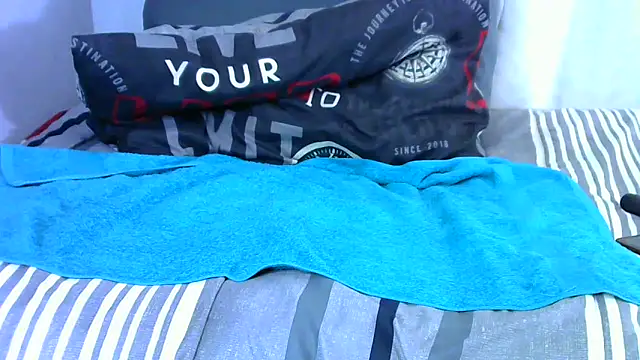 Snapshot of shy-lillyX22 chatting on 10.20.25 shy-lillyX22 online show from 10.20.25