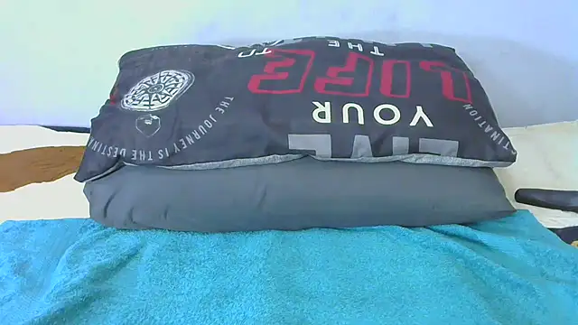 Snapshot of shy-lillyX22 chatting on 10.29.25 shy-lillyX22 online show from 10.29.25