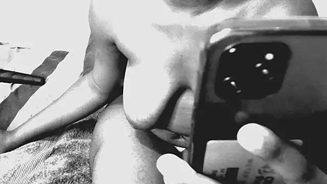 Snapshot of shy-lillyX22 chatting on 11.26.25 shy-lillyX22 online show from 11.26.25