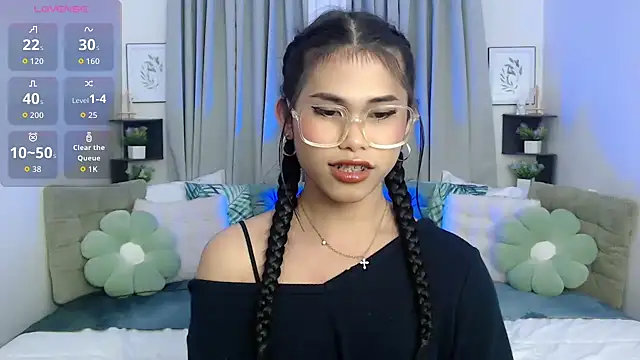 PrettyBlythes TS online show from 10.27.25