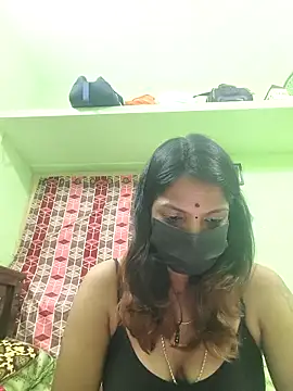 Snapshot of Tamil_Ishu chatting on 10.24.25 Tamil Ishu online show from 10.24.25
