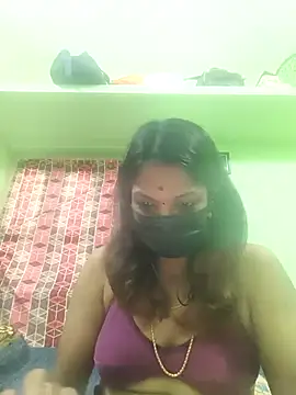Snapshot of Tamil_Ishu chatting on 10.25.25 Tamil Ishu online show from 10.25.25