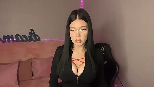 mistress of hearts online show from 10.17.25