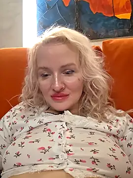 Snapshot of KateMonroe chatting on 04.29.26 KateMonroe online show from 04.29.26