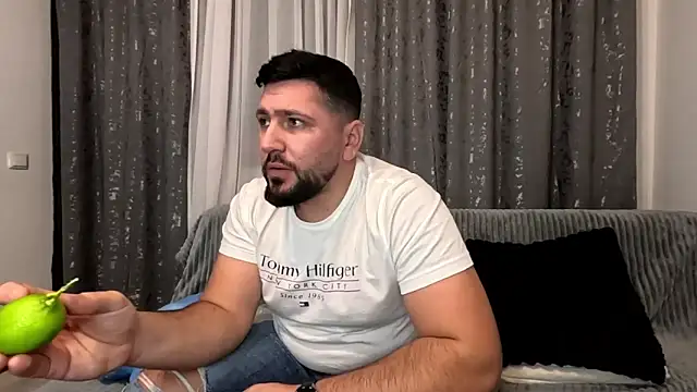 Gold Alpha Boy online show from 11.19.25