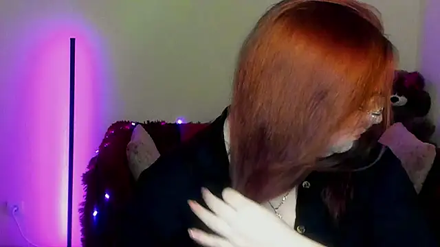 Snapshot of Alicia_love00 chatting on 04.14.26 Alicia love00 online show from 04.14.26