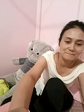 Snapshot of Jun-Mzzz chatting on 10.20.25 Jun-Mzzz online show from 10.20.25