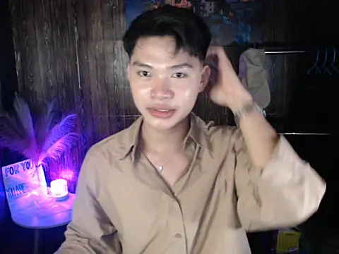 Snapshot of Helleron chatting on 11.19.25 Helleron online show from 11.19.25