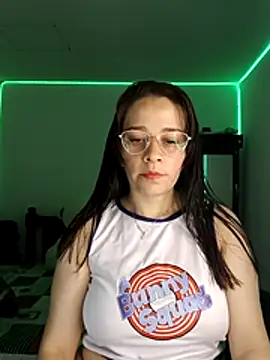 Isabella5 Brown  online show from 01.15.26