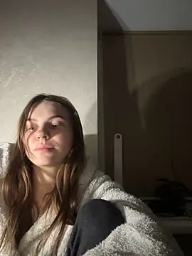 Snapshot of Delilah_Leila chatting on 11.20.25 Delilah Leila online show from 11.20.25