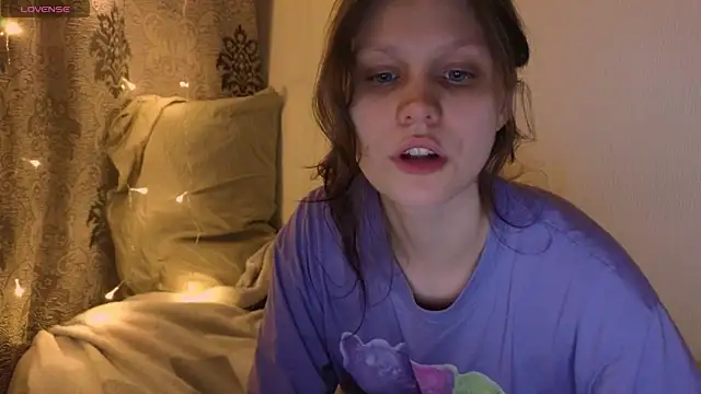 Snapshot of Lunliss chatting on 02.13.26 Lunliss online show from 02.13.26