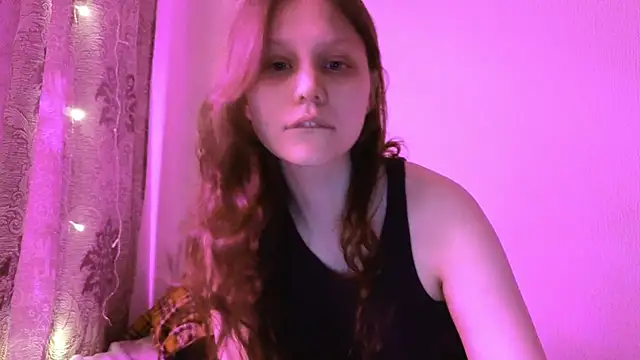 Snapshot of Lunliss chatting on 03.27.26 Lunliss online show from 03.27.26