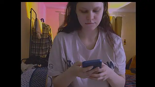 Snapshot of Lunliss chatting on 06.14.26 Lunliss online show from 06.14.26