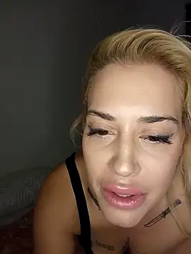 Snapshot of hacheacca chatting on 11.13.25 hacheacca online show from 11.13.25