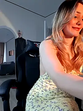 Snapshot of Chloe_Ravens chatting on 05.14.26 Chloe Ravens online show from 05.14.26