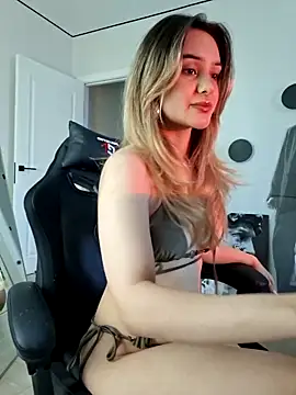 Snapshot of Chloe_Ravens chatting on 05.18.26 Chloe Ravens online show from 05.18.26