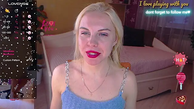 Snapshot of LiSinDoll chatting on 10.15.25 LiSinDoll online show from 10.15.25