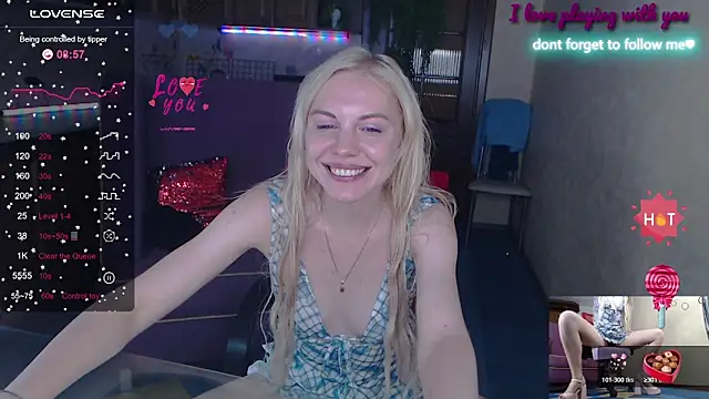 Snapshot of LiSinDoll chatting on 10.21.25 LiSinDoll online show from 10.21.25