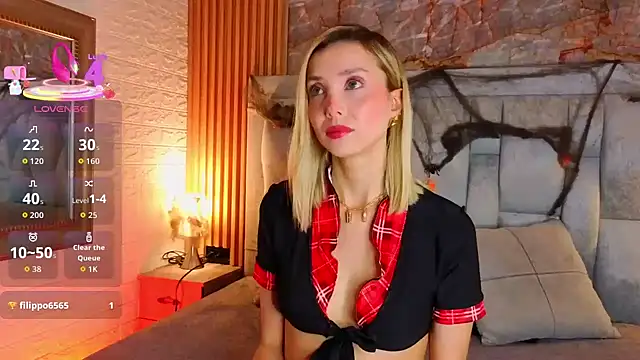 Snapshot of miaroldan chatting on 10.27.25 miaroldan online show from 10.27.25