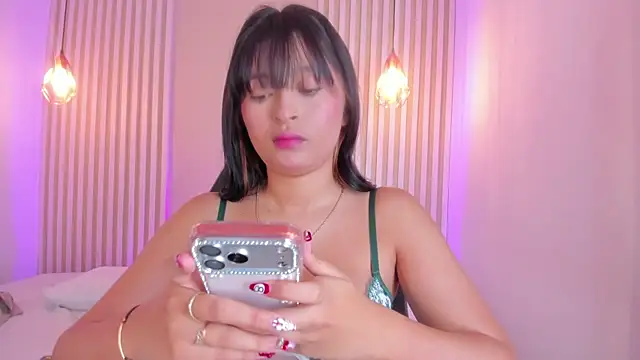 Snapshot of babe_katty chatting on 04.22.26 babe katty online show from 04.22.26