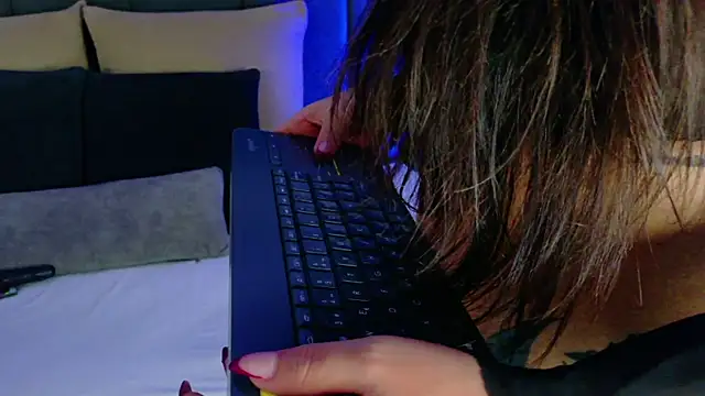 Adaa Stone online show from 11.08.25