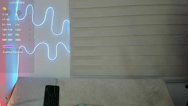 Snapshot of missweetpeach chatting on 02.12.26 missweetpeach online show from 02.12.26