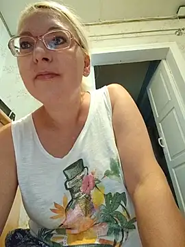 Snapshot of VikaKing chatting on 07.17.26 VikaKing online show from 07.17.26