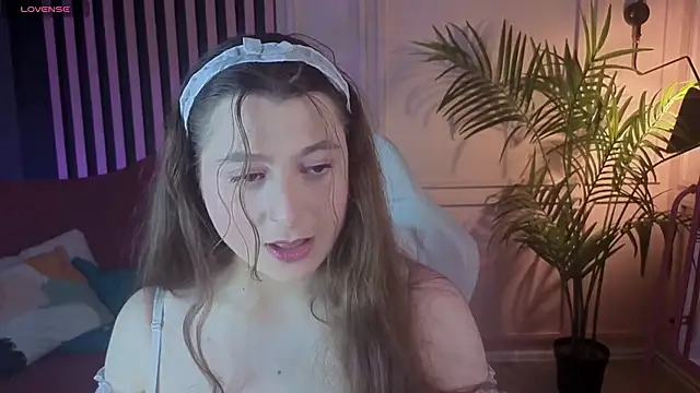 Snapshot of Queen_Michelle_ chatting on 09.29.25 Queen Michelle online show from 09.29.25