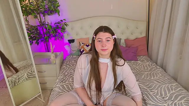 Queen Michelle  online show from 04.14.26