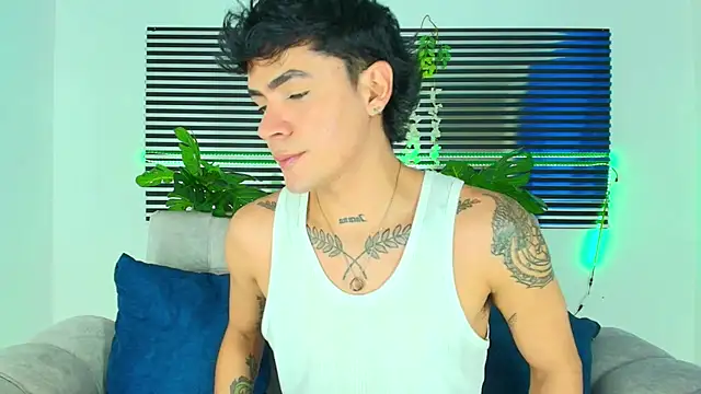 Snapshot of CamiiGuzmanX chatting on 02.05.26 CamiiGuzmanX online show from 02.05.26