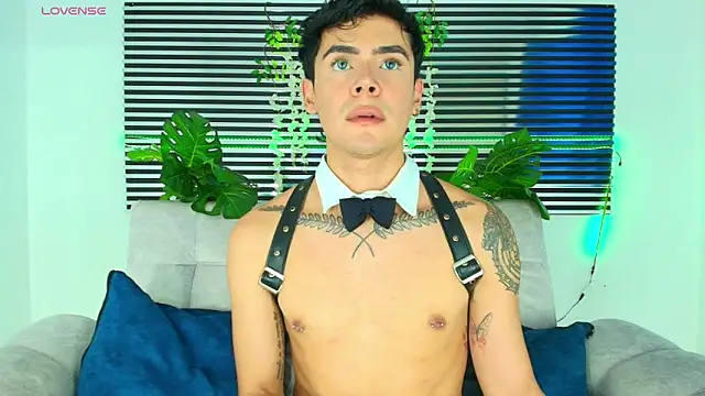 Snapshot of CamiiGuzmanX chatting on 02.06.26 CamiiGuzmanX online show from 02.06.26