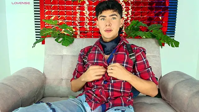 Snapshot of CamiiGuzmanX chatting on 02.12.26 CamiiGuzmanX online show from 02.12.26