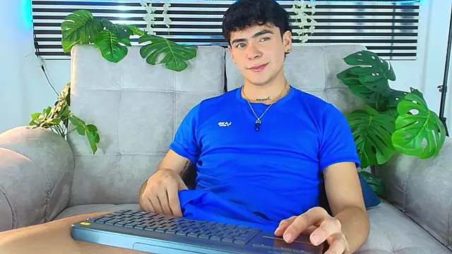 CamiiGuzmanX online show from 05.21.26