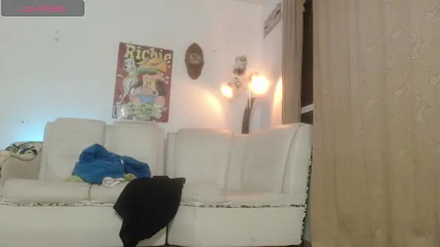 Snapshot of Thomasjons_ chatting on 04.23.26 Thomasjons online show from 04.23.26