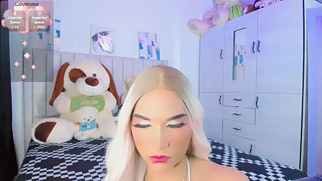 Snapshot of baby_cleo chatting on 09.18.25 baby cleo online show from 09.18.25