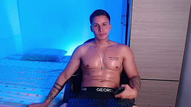 Snapshot of valentinosex1 chatting on 05.22.26 valentinosex1 online show from 05.22.26