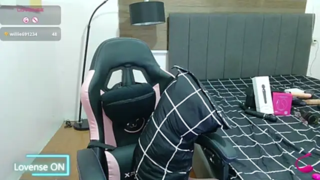 Snapshot of cumwetmebaby chatting on 05.02.26 cumwetmebaby online show from 05.02.26