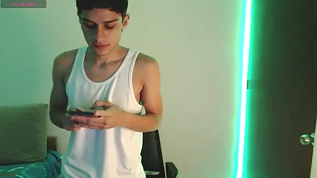 axel davis  online show from 10.12.25