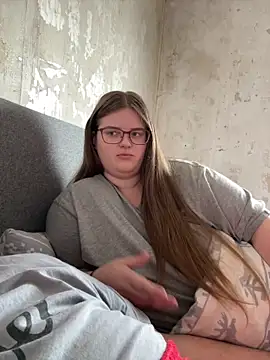 Snapshot of CurvyPaar2 chatting on 02.18.26 CurvyPaar2 online show from 02.18.26