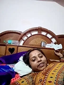 Snapshot of Hot_crety chatting on 09.25.25 Hot crety online show from 09.25.25