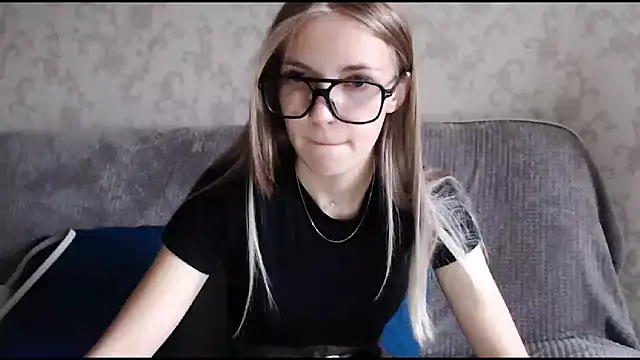 HitGyrl online show from 10.02.25