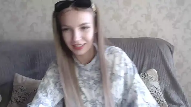 Snapshot of HitGyrl chatting on 06.03.26 HitGyrl online show from 06.03.26