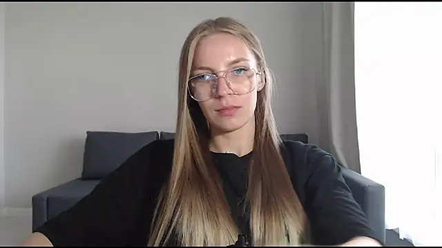 Snapshot of HitGyrl chatting on 07.08.26 HitGyrl online show from 07.08.26