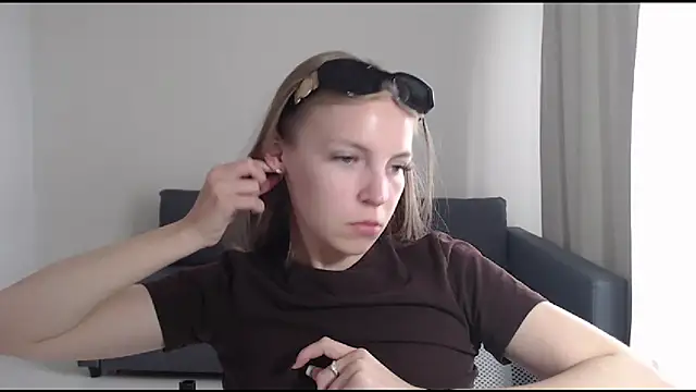 Snapshot of HitGyrl chatting on 07.10.26 HitGyrl online show from 07.10.26